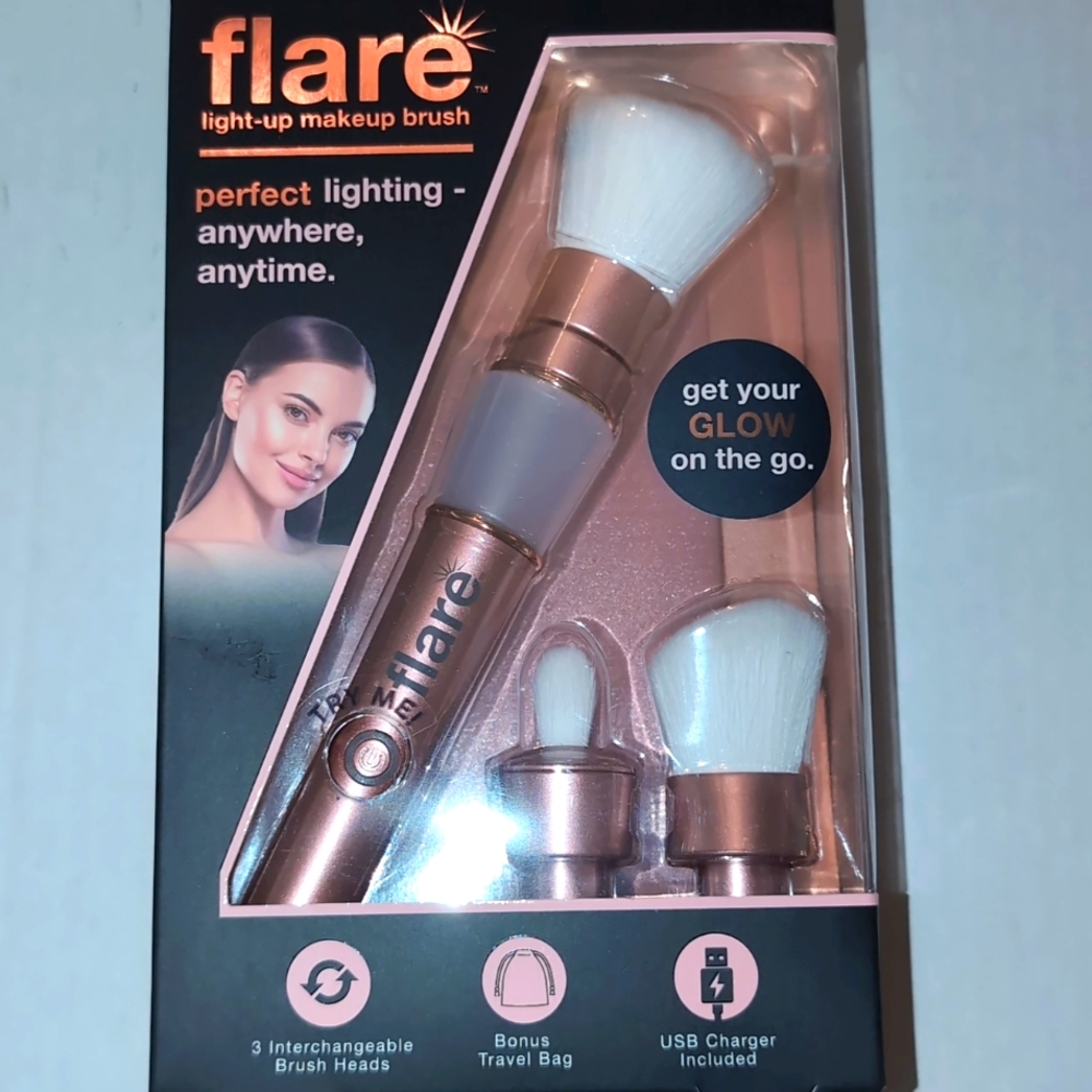 Light up makeup brush